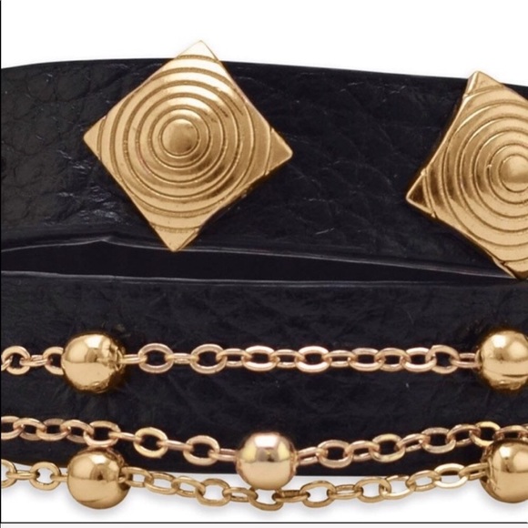 - Beautiful Black Leather Bracelet Gold Hardware - Picture 6 of 7